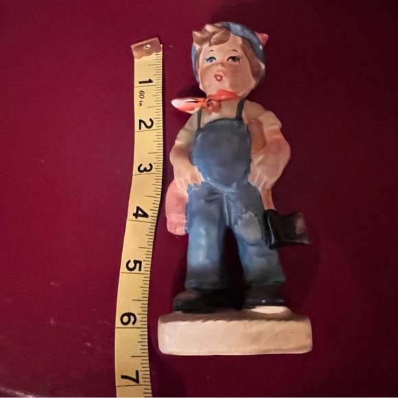 💚Hand-painted boy figurine - Picture 3 of 4